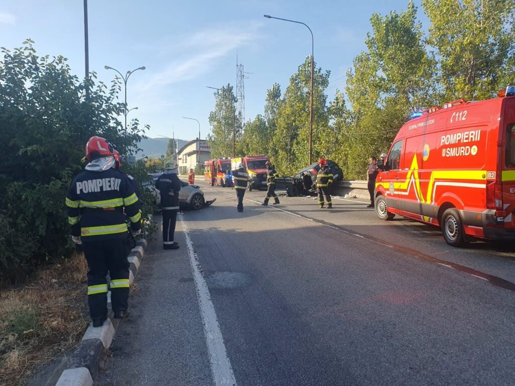 Circulație blocată pe DN 6, în zona Gării Orșova, după un accident cu mai multe victime