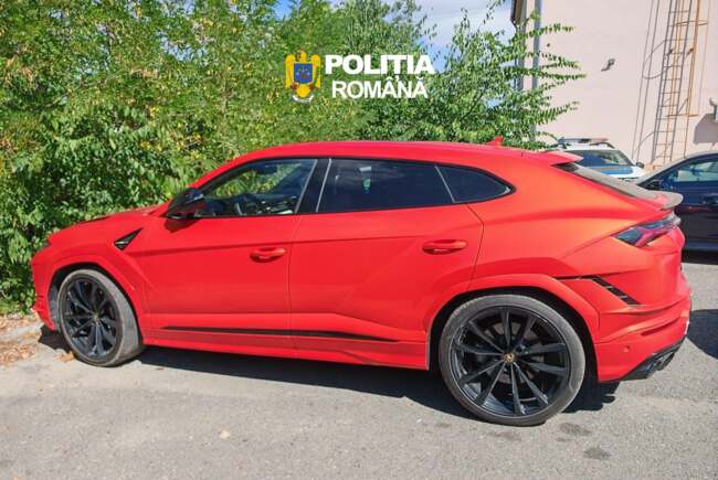 Lamborghini Urus de 300 de mii de euro, căutat în Cehia, depistat în Arad / Era condus de o tânără de 27 de ani din Vrancea