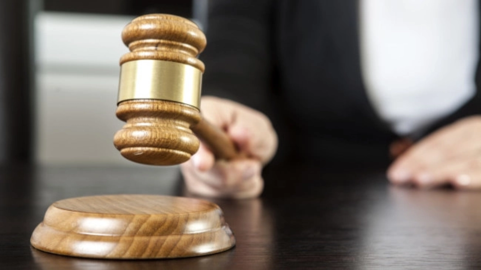 Decizie în dosarul fostului primar prins în flagrant când returna 10.000 de euro: Dosarul care a ieșit la iveală după ancheta DNA, închis prin prescripție