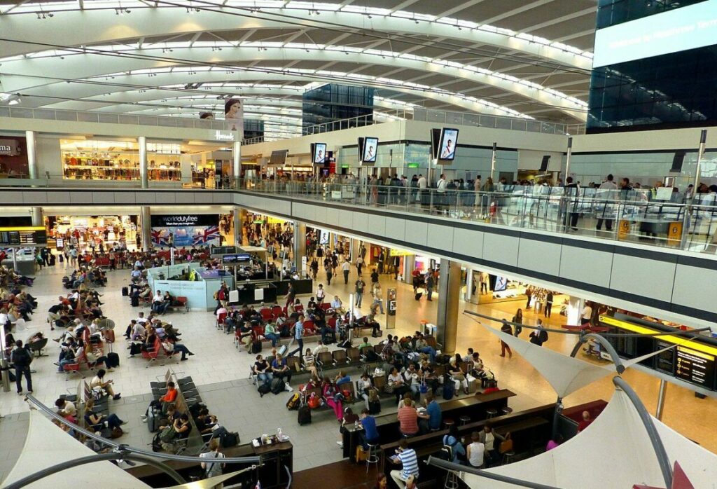 Aeroporturile londoneze, blocate din cauza unei defecțiuni tehnice