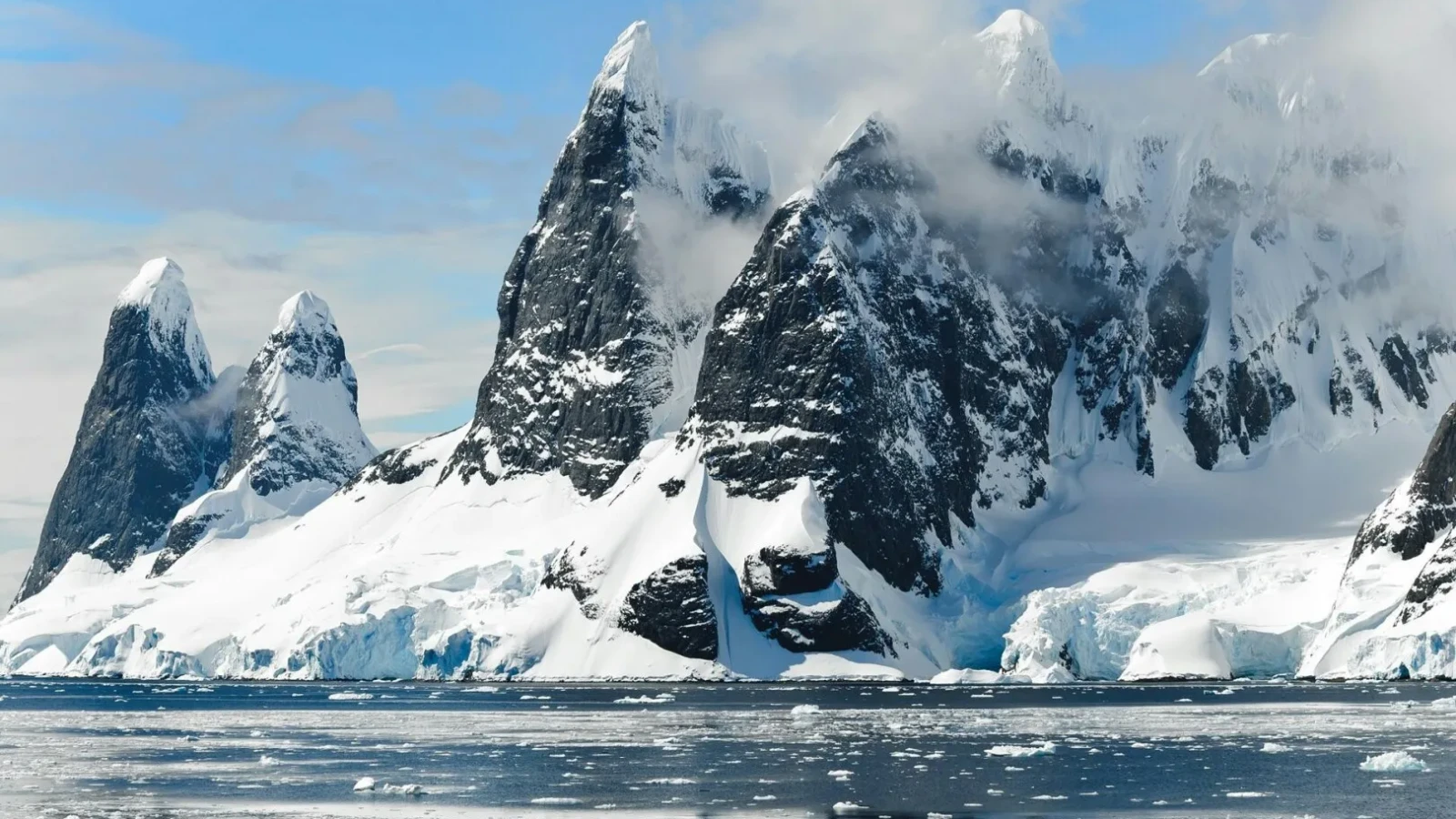 VIDEO Temperaturile ridicate au provocat un fenomen neobișnuit în Antartica: De 20 de ani nu s-a mai întâmplat așa ceva