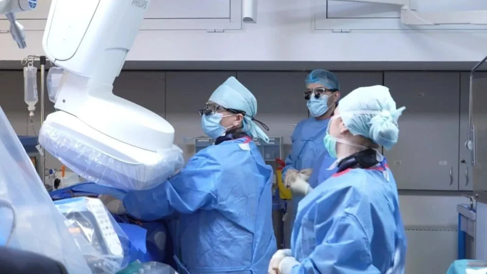 Afecțiuni cardiovasculare severe, tratate minim invaziv în aceeași intervenție