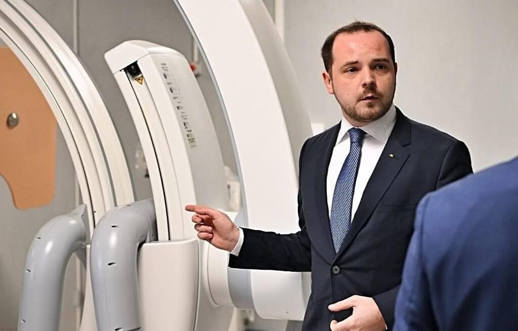 Semnal de alarmă tras de Rogobete: Nu mai sunt bani în programele naţionale de acţiuni prioritare: ATI, AVC, Neonatologie, infarct miocardic acut