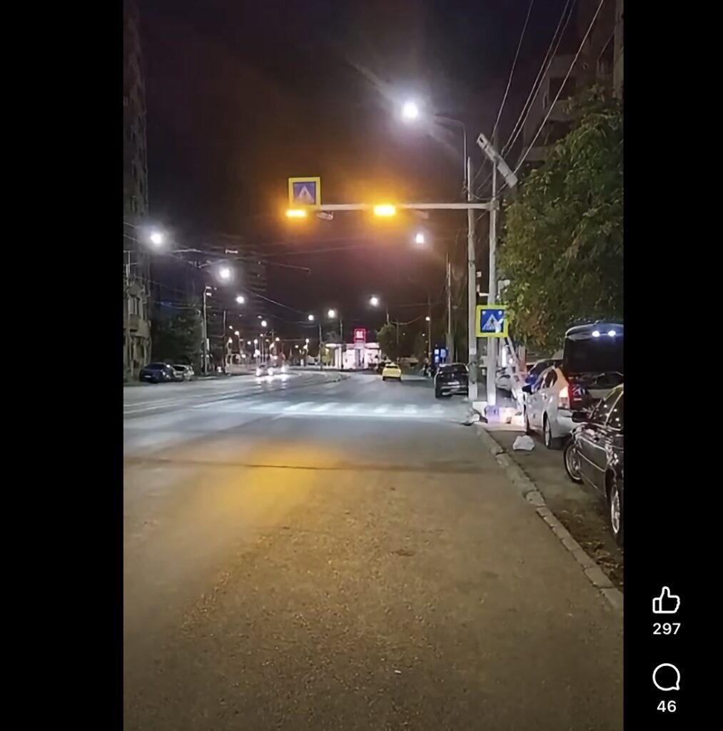 Prima trecere de pietoni inteligentă din București: Luminile se aprind doar când pietonul e acolo, atrăgând imediat atenția șoferilor că cineva traversează