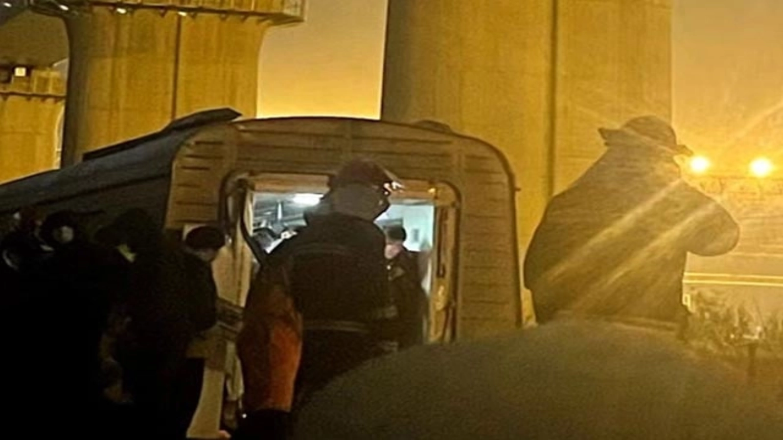 Trafic blocat la metrou: Femeie de 25 de ani, scoasă inconștientă de sub tren la Ștefan cel Mare
