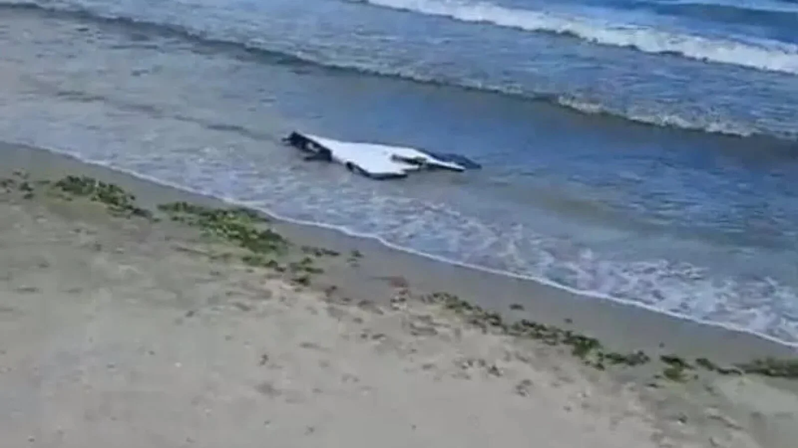 Alertă pe litoral: Dronă găsită pe plaja din Corbu. Zona a fost securizată, sunt așteptați geniștii