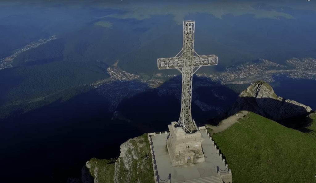 Ziua Crucii, marcată pe Vârful Caraiman printr-un moment solemn dedicat memoriei eroilor români căzuți în Primul Război Mondial