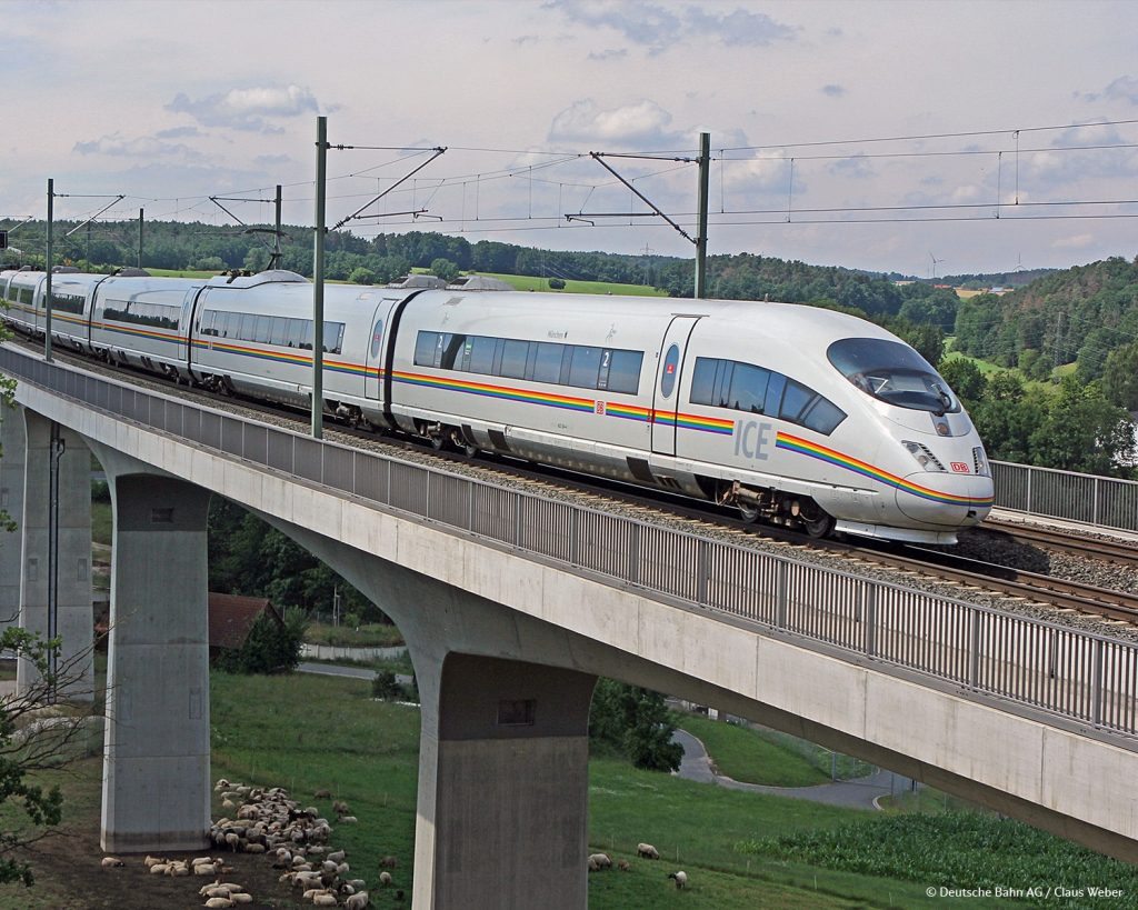 Trenul fără mecanic, testat cu succes în Germania / A circulat autonom pe o rețea feroviară deschisă și a putut detecta obstacolele de pe linie