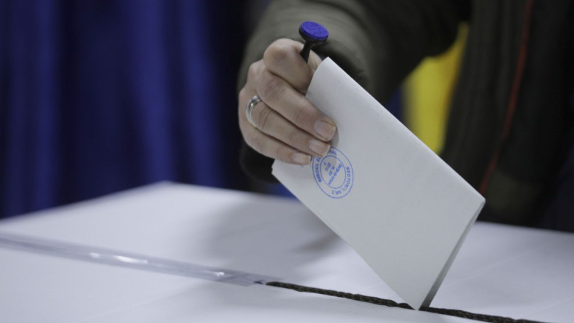 Sondaj surprinzător: SENS face un salt spectaculos și ajunge la doar 0,2 puncte de pragul parlamentar, AUR se apropie de 40%. Cum stau PSD, PNL și USR