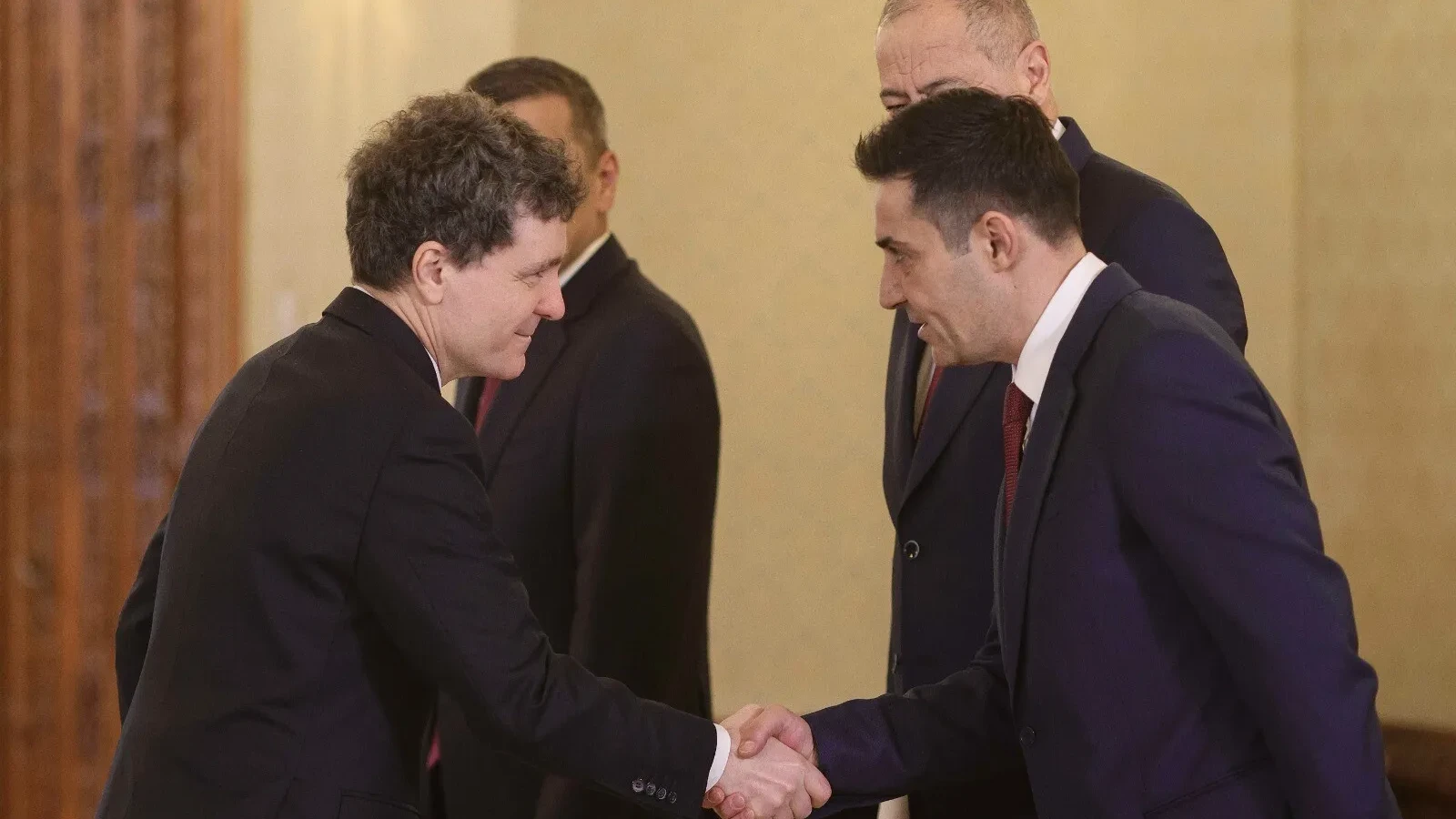 Piesa care lipsește pentru formarea viitorului guvern. Dezvăluirea secretarului general PSD, Claudiu Manda / Situația la zi a negocierilor și 3 scenarii de viitor