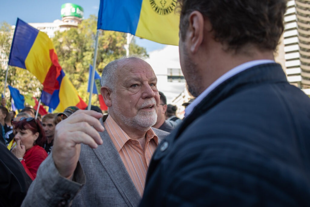 Rugăciunea din legea Zilei Tricolorului, scrisă de AUR / Patriarhia Română: În mod regretabil, nu am fost consultați