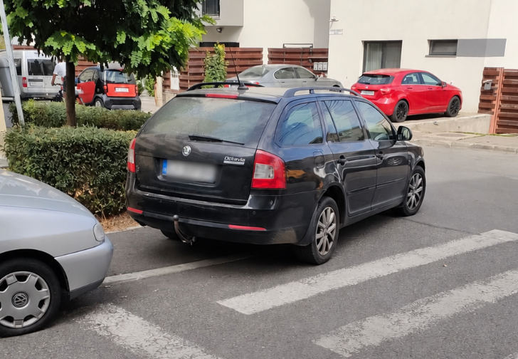 Cluj-Napoca, orașul în care regulile sunt opționale? Șoferii parchează chiar și pe trecerile de pietoni
