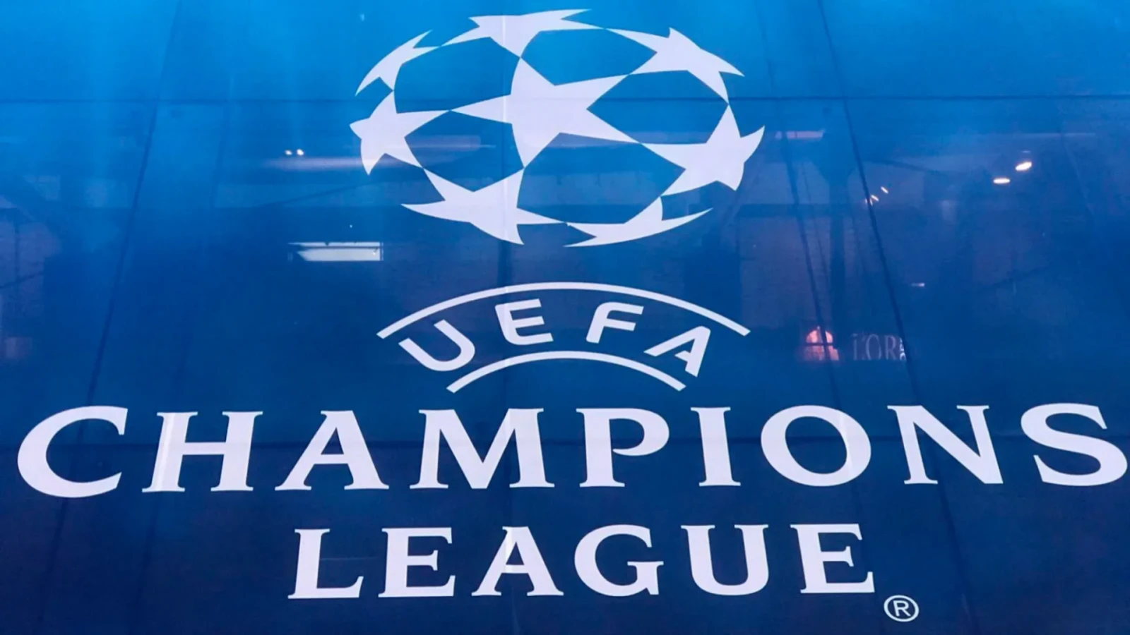 Rezultate din Liga Campionilor: Como, debut cu victorie în confruntarea cu Leipzig / Victorii categorice pentru Bayern Munchen şi Manchester United