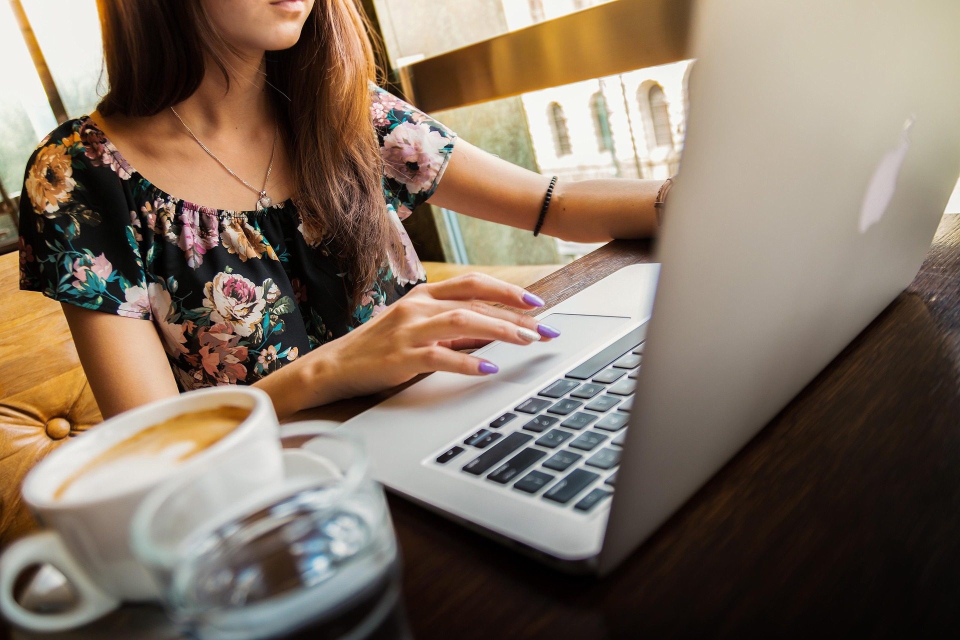 O studentă din Cluj își caută un job part-time și nu găsește: „Vorbesc 4 limbi și am multă experiență de voluntariat, dar am fost sunată o singură dată”