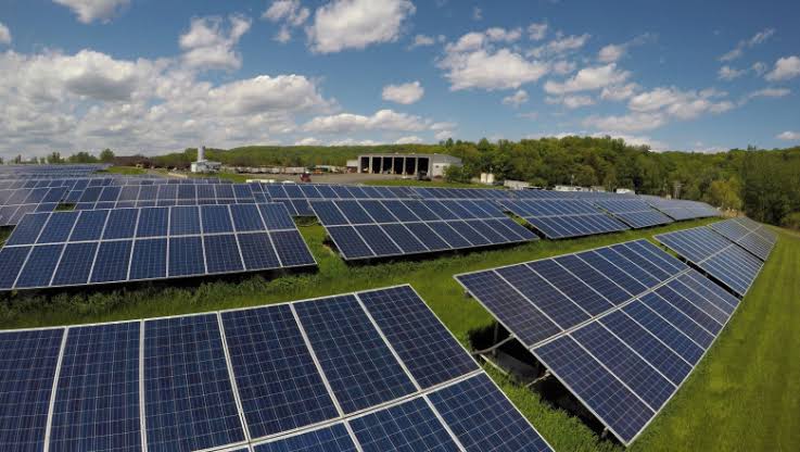 Schimbare uriașă la un spital de psihiatrie din Cluj! 380 de panouri solare și baterii de 450 kWh care ar acoperi aproape tot curentul consumat