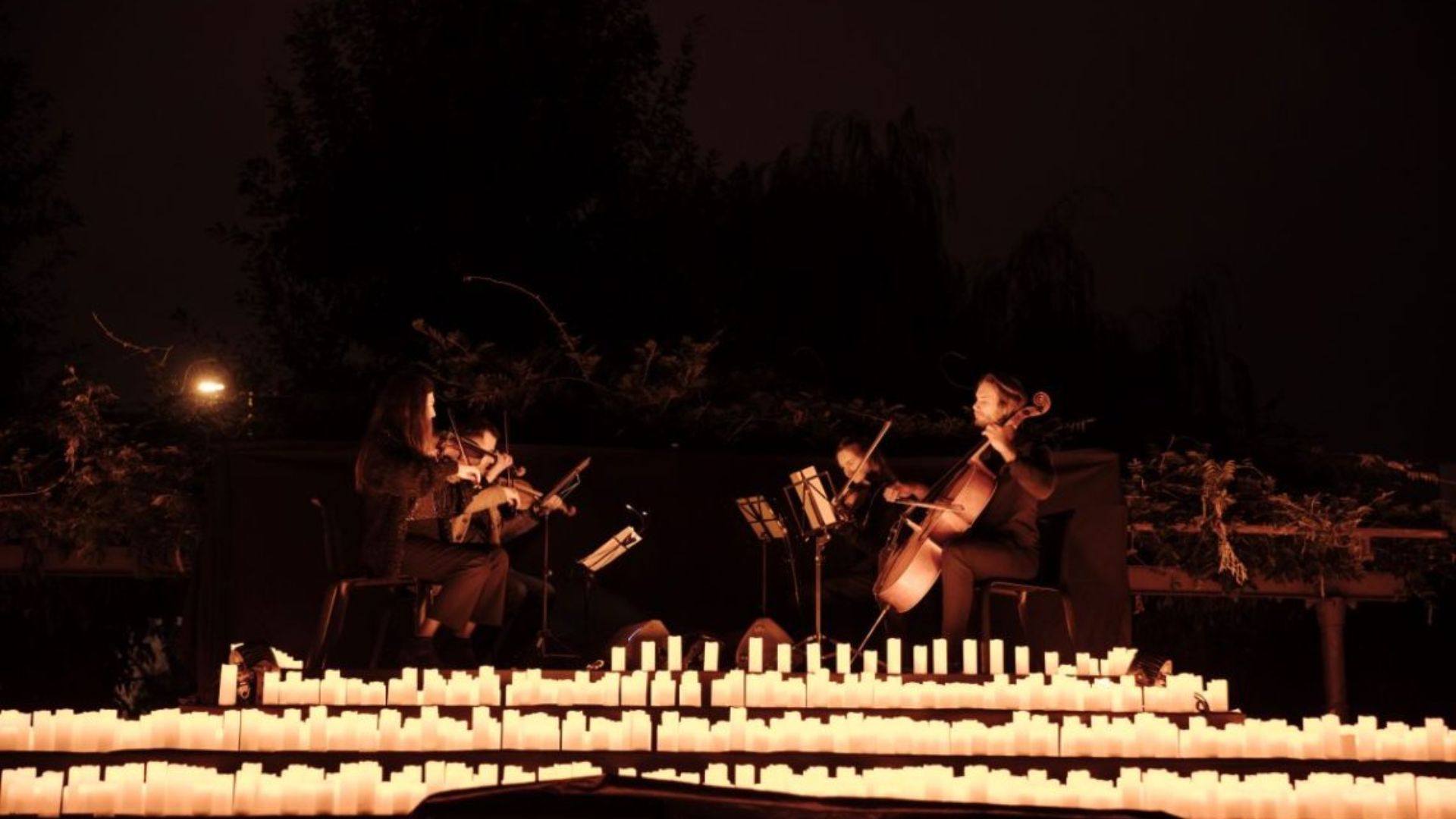 Lumini, mii de lumânări și muzica lui Vivaldi: „Cele 4 Anotimpuri”, într-un concert multisenzorial la Iulius Parc din Cluj