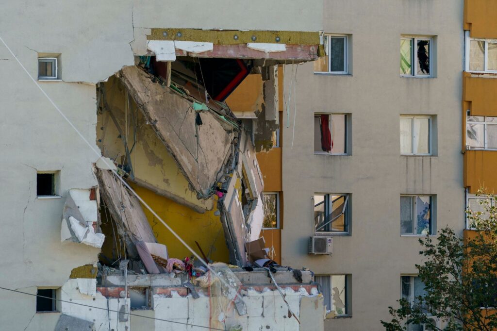 Specialiştii au terminat evaluarea blocului din Rahova, afectat anul trecut de o explozie / Raportul urmează să fie validat până pe 15 septembrie