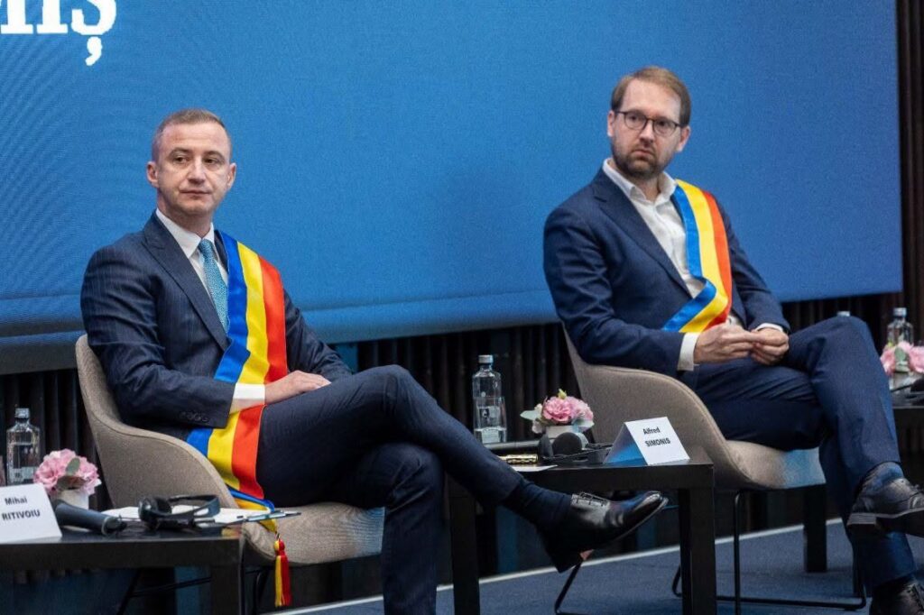 Se încinge disputa la Timișoara între PSD și USR / Primarul Fritz îl acuză pe Simonis de declarații manipulative: În prezența lui Simonis n-am băut niciodată altceva decât apă plată / În replică, Simonis spune că Fritz e supărat că a rămas fără primărie: e începutul luptei pentru propria supraviețuire la șefia USR