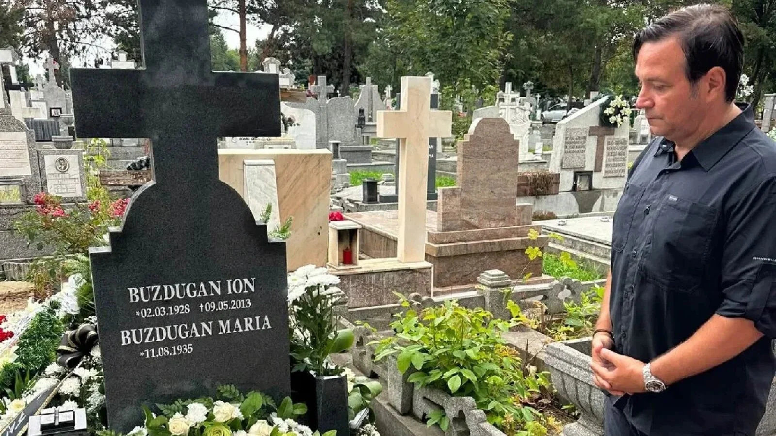Daniel Buzdugan, în doliu. Mesaj emoționant după ce și-a condus mama pe ultimul drum: 'Am rămas mai singuri ca niciodată: ne-a părăsit Mama'