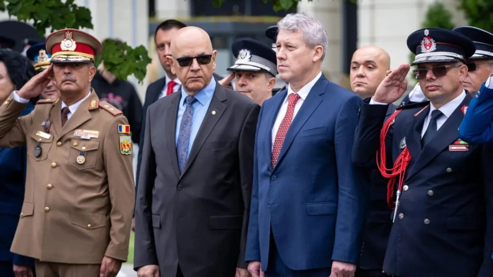 De ziua Pompierilor, Cătălin Predoiu i-a înțepat pe cei care-l critică pe Raed Arafat / "Îmi plec fruntea în fața suferințelor și lipsurilor îndurate de familiile pompierilor"