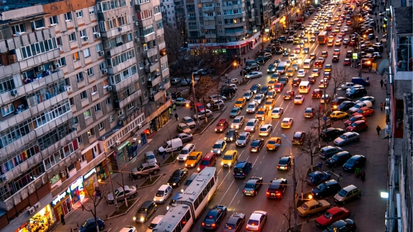 Aproape o oră pierdută zilnic în trafic: Cât fac românii până la serviciu și înapoi