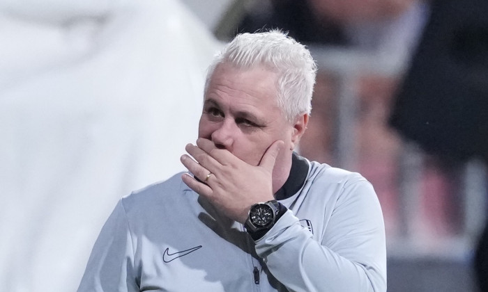 Al doilea eșec la CFR Cluj și un scandal la final: Șumudică a refuzat să dea mâna cu Burcă și n-a vrut să explice de ce. „Nu știm să reacționăm”