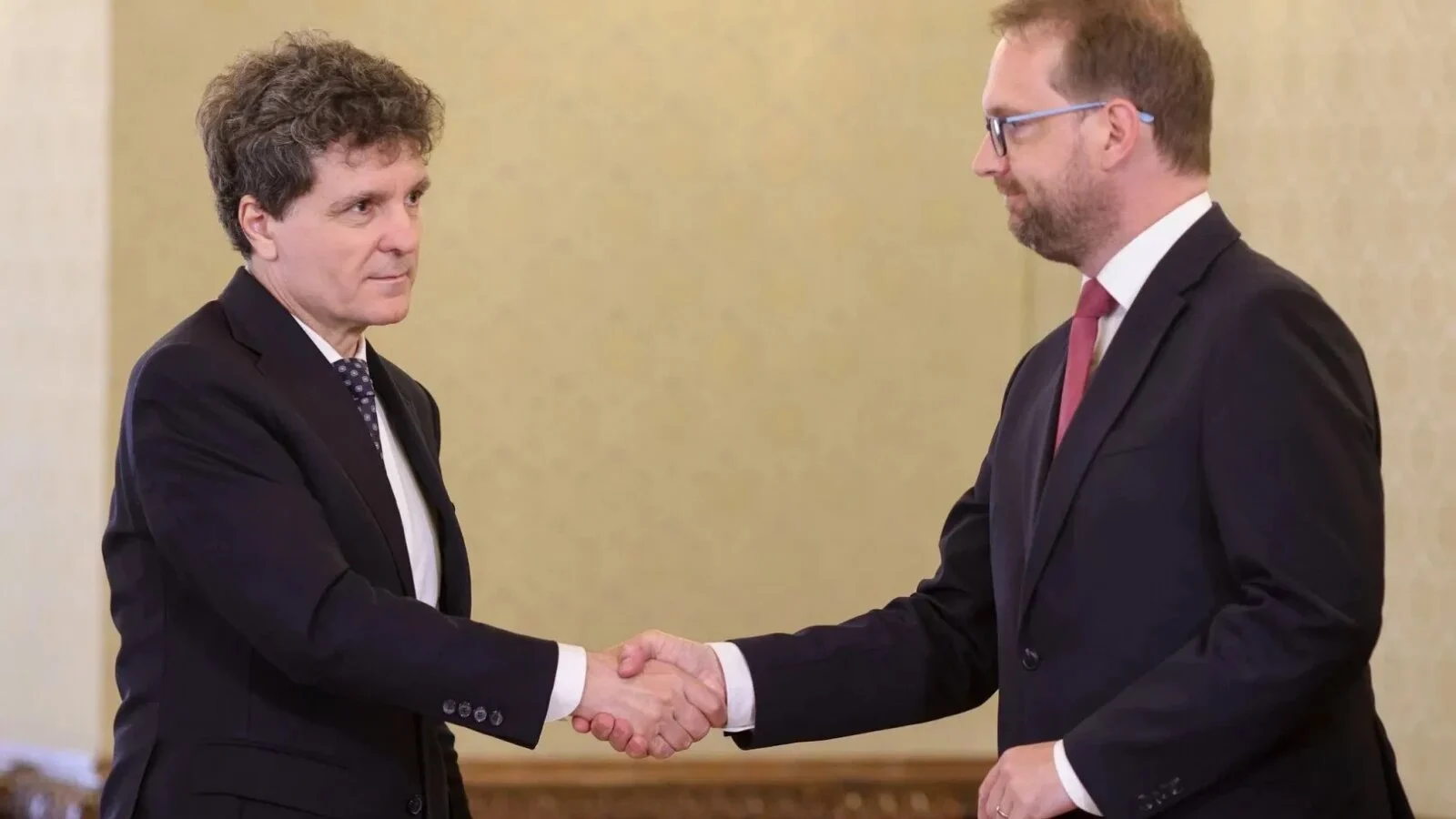 Nicușor Dan a discutat cu Dominic Fritz după trei luni de pauză. USR respinge un guvern tehnocrat sau cu PSD