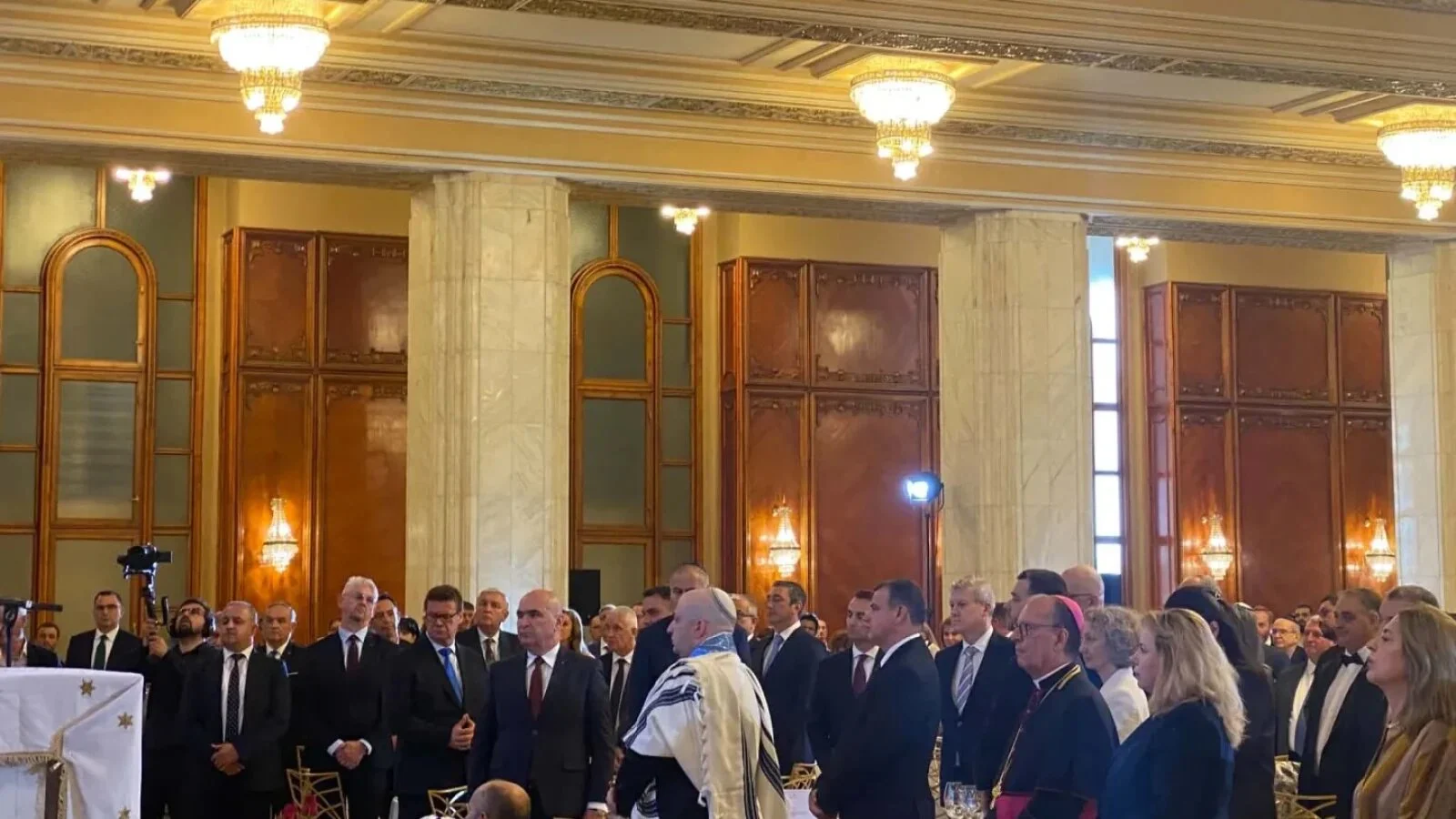 Foto. Ilie Bolojan, la aceeași masă cu Simina Tănăsescu, în plin scandal pe întâlnirea secretă pe care au avut-o în biroul șefului Senatului!