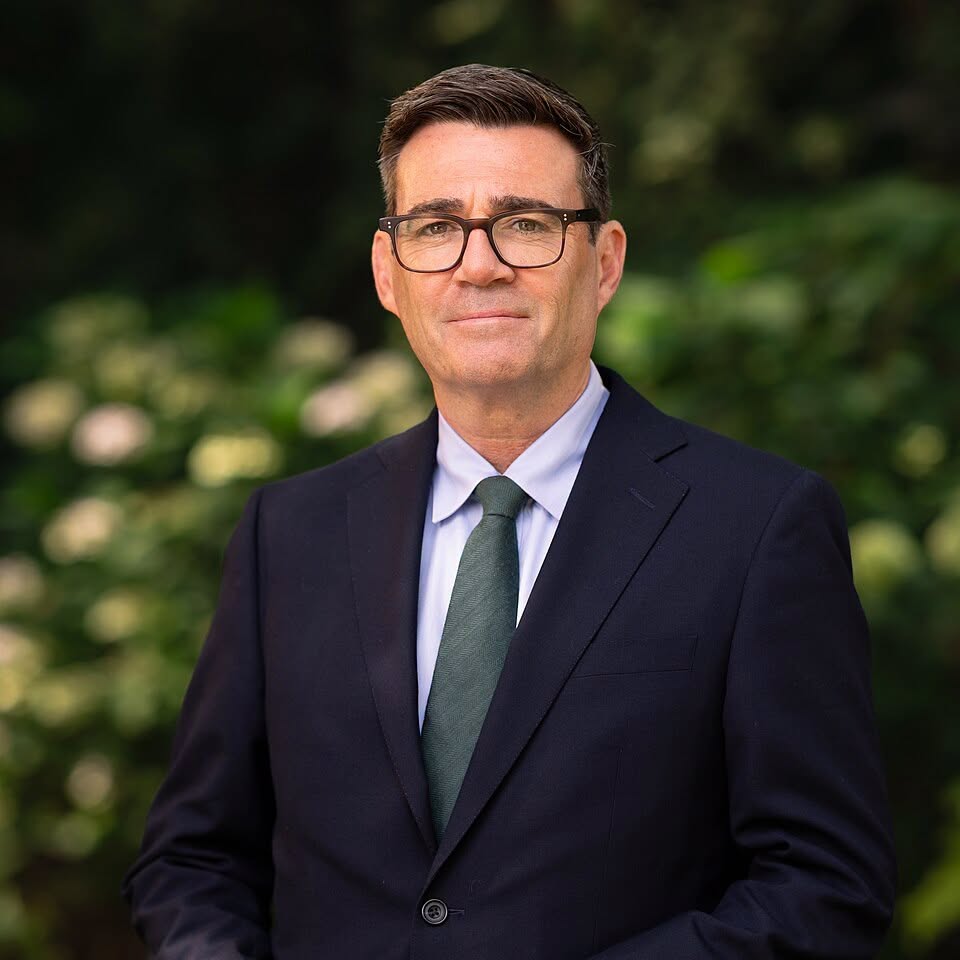 A murit tatăl lui Andy Burnham / Suferea de Alzheimer și nu știa că fiul său devenise prim-ministru al Regatului Unit