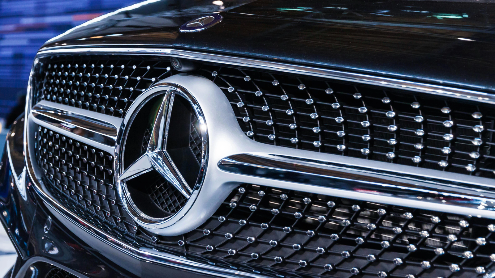 Mercedes vrea să reducă salariile angajaților din Germania: Lefurile mici din România sunt date drept exemplu!