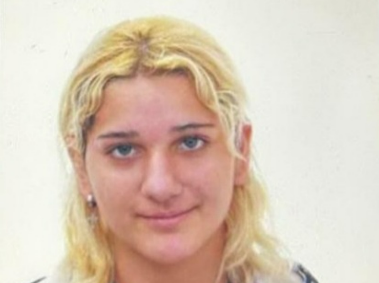 Alertă fată dispărută în Cluj-Napoca: Alexandra, o fată frumoasă cu ochi albaștri, are 15 ani. A plecat duminică de acasă și nu se mai știe nimic de ea