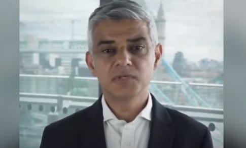 Primarul Londrei, Sadiq Khan, își ocupă locul în Camera Lorzilor la patru ani după ce a cerut desființarea acesteia