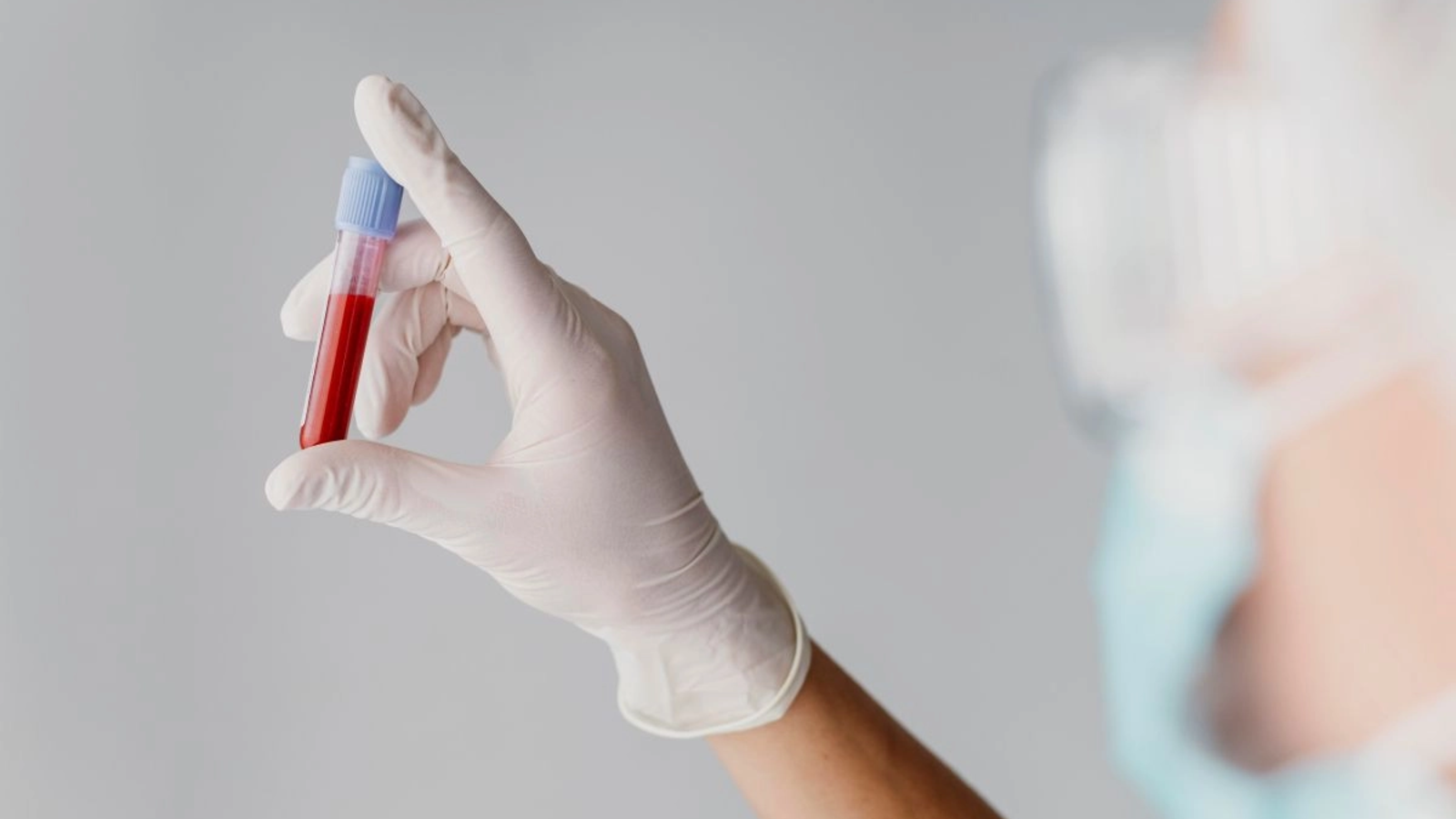 Medicament creat cu ajutorul AI, semnal spectaculos: Sângele pacienților a căpătat un profil biologic mai tânăr