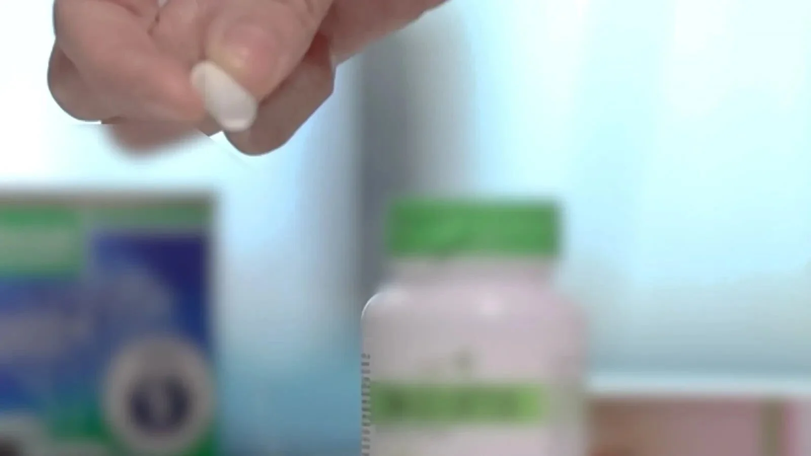 VIDEO Un medic de la clinica unde Becali este acționar compară cancerul cu o bătătură: Pacienții sunt tratați cu vitamina C
