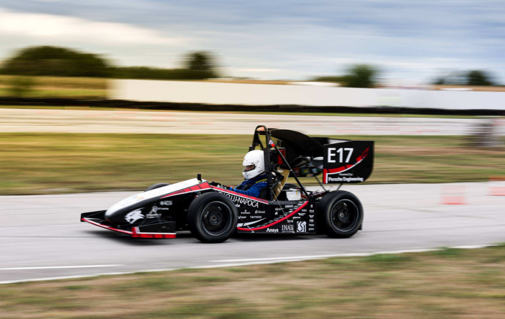 Mașina electrică a studenților din Cluj, pe locul 49 în lume / La Formula Student au participat 500 de echipe din întreaga lume
