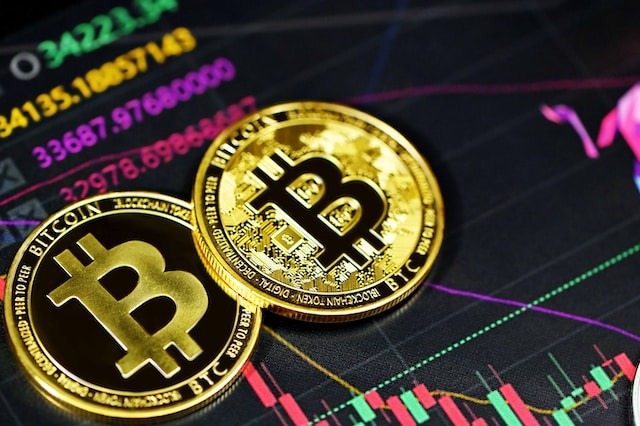 Bitcoin cade sub pragul de 76.000 de dolari, după ce Senatul SUA a blocat o lege așteptată de industria crypto