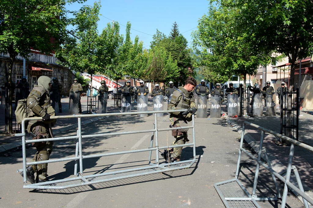 Sediul din Priştina al misiunii civile a UE în Kosovo, atacat cu pietre după verdictul tribunalului de la Haga