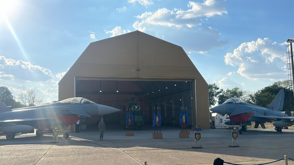 Miniștrii român și spaniol ai apărării, în vizită la Baza Aeriană de la Mihail Kogălniceanu