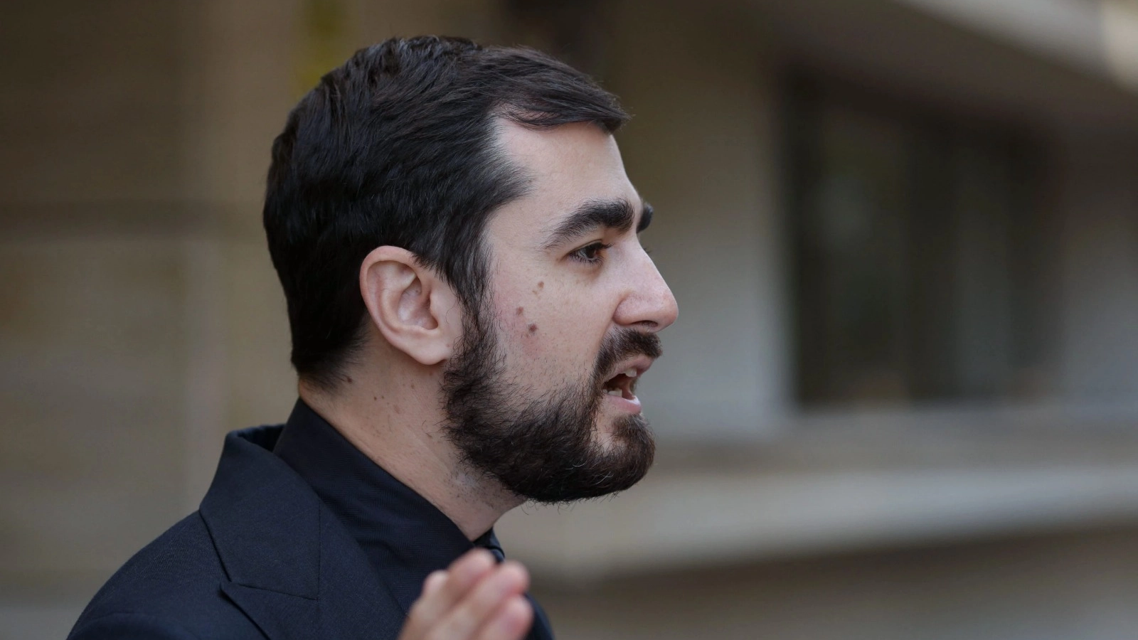 Claudiu Năsui, surprins alături de mama sa lângă o ambulanță. Ministrul neagă interpretarea imaginilor: „Nu e adevărat”
