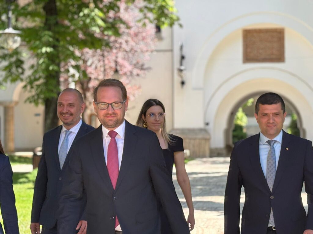 Fritz, Buzoianu şi Miruţă vor face parte din delegaţia USR la consultările de la Cotroceni