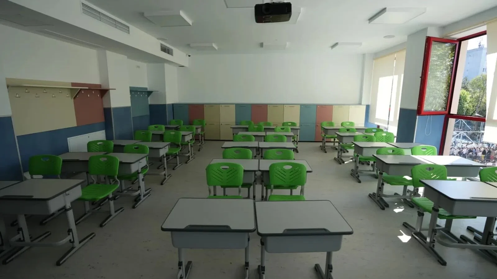 Ucrainenii batjocoresc copiii românilor din Ucraina: Au închis clasa cu predare în limba română, după doar 4 zile. MAE de la București reacționează și face demersuri la Kiev
