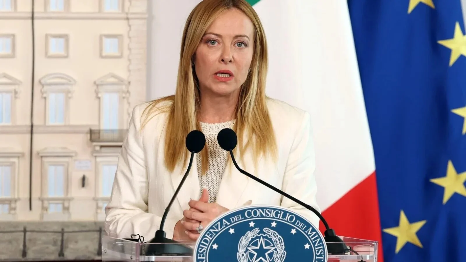 Giorgia Meloni face o mutare strategică înainte de alegeri și elimină 'una dintre taxele cele mai detestate de italieni' / Cât va costa bugetul Italiei măsura