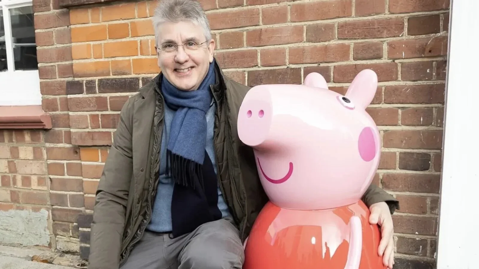 Românii care i-au spart casa creatorului 'Peppa Pig' și-au aflat sentința. Cei doi bărbați erau spaima cartierelor de lux
