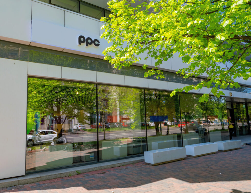 Compania greacă PPC face pași spre achiziția retailerului Flanco în România