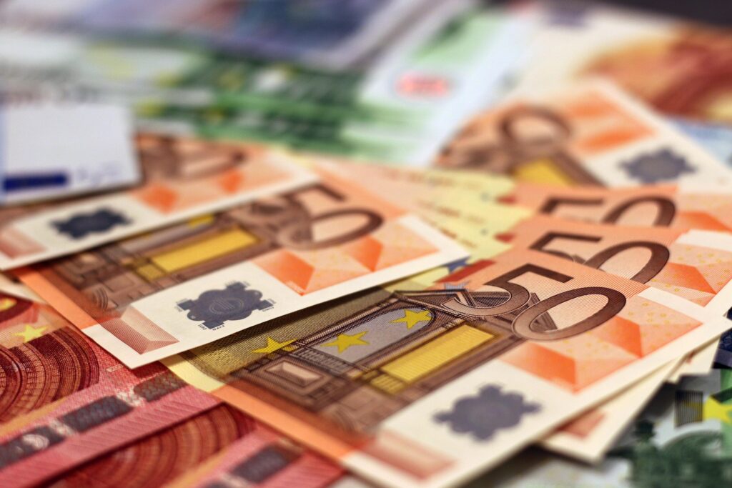 Sute de hotărâri ale Trezoreriei din Belgia ce vizează activele rusești înghețate, declarate ilegale de către Consiliul de Stat, cea mai înaltă instanță administrativă a țării