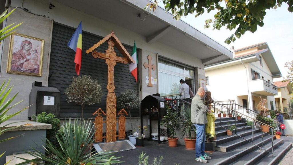 Magazin transformat în biserică ortodoxă, în Italia / Sfințire cu peste 40 de preoți și sute de credincioși
