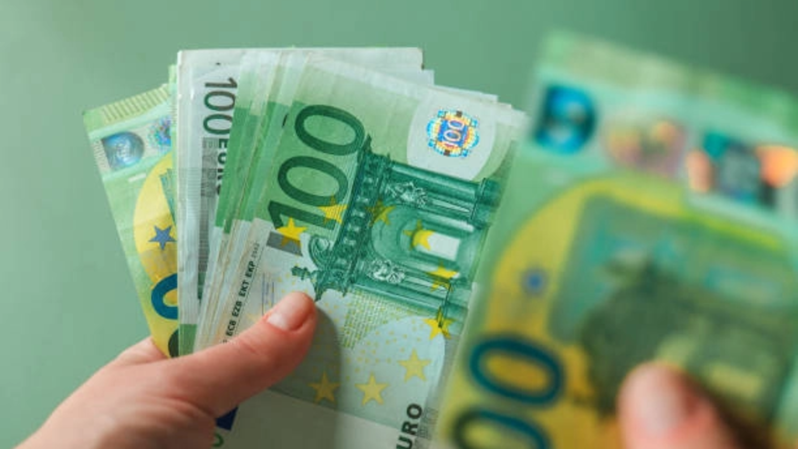 Țara preferată de români oferă bani celor care se mută acolo: O familie cu doi copii poate primi 7.000 de euro pe an dacă aleg să trăisacă pe o insulă