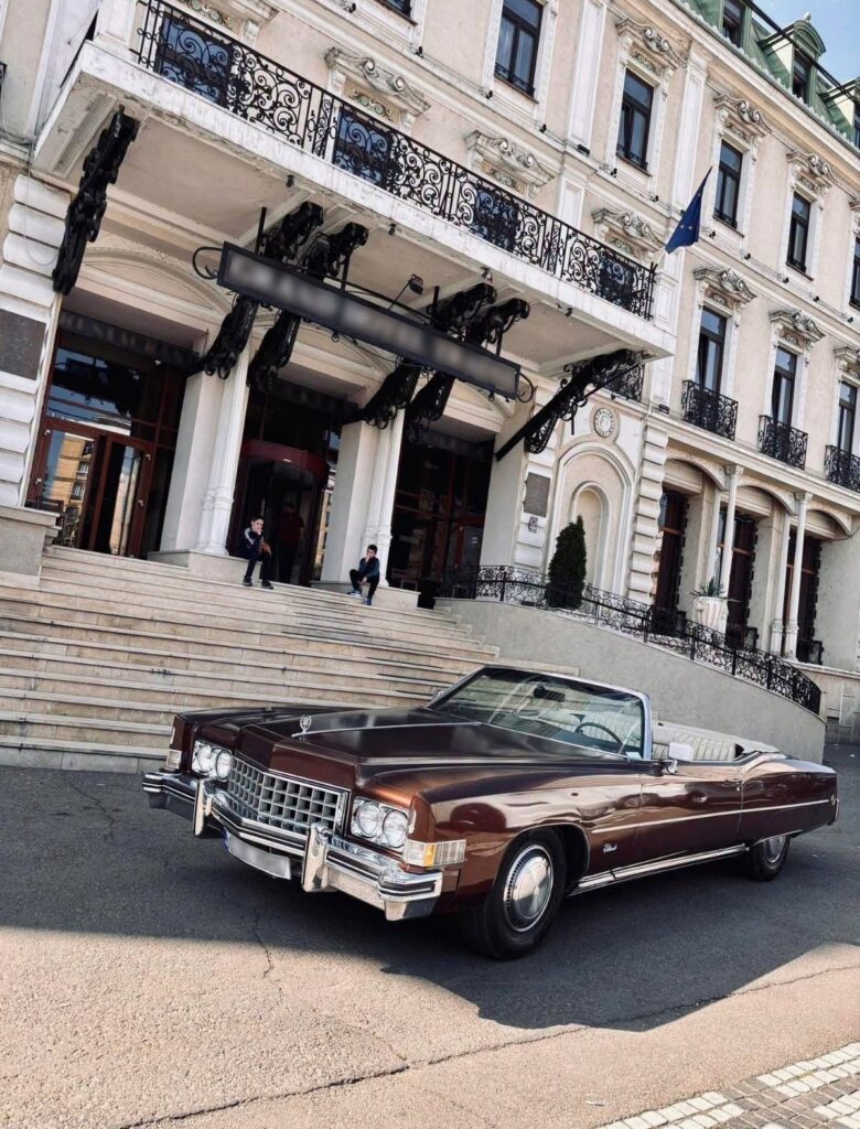 FOTO Mașină rară, înregistrată la Iași: Cadillac Eldorado cabriolet din 1973 / A fost cumpărată de la un veteran al războiului din Vietnam și are doar 115.000 km / Modelul descris drept „Land Yacht” are 5,66 metri