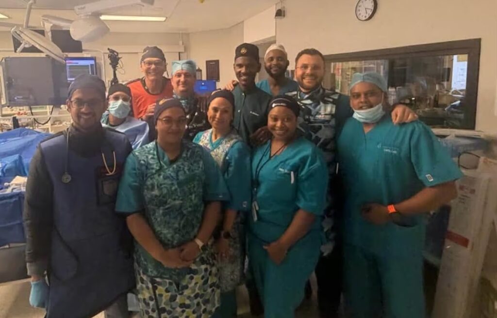 Doi cardiologi din Cluj au operat pe inimă o pacientă de 80 de ani, în Africa de Sud / Intervenția a fost transmisă în direct la un congres medical