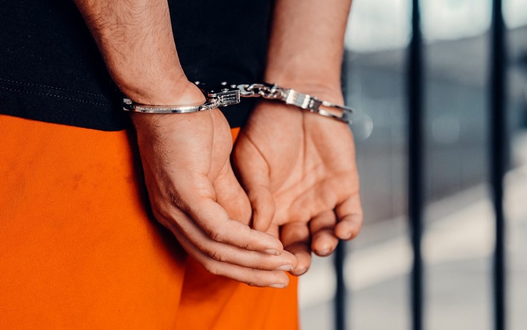Criminal în serie prins în Brazilia / Era îmbrăcat în haine de femeie și cu o fetiță în brațe / A mărturisit că a ucis 80 de oameni
